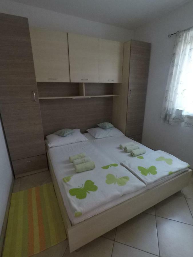 Apartman Stefanija Selce Exterior foto
